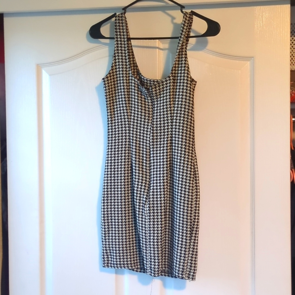 Black and white patterned dress
